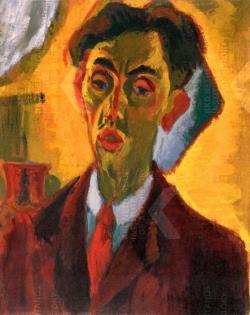 kop en schouders iets naar links, rode jas en stropdas, donker haar, geopende mond, gele achtergrond